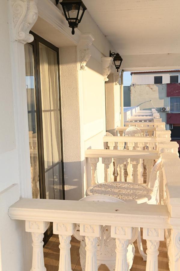Hotel Onufri Golem  Buitenkant foto