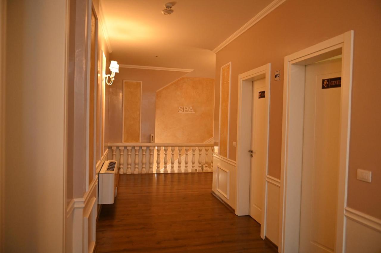 Hotel Onufri Golem  Buitenkant foto